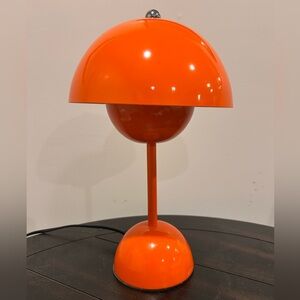 🧡 Mid-Century Modern Dome Table Lamp